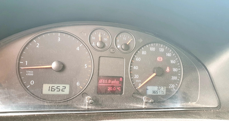 Volkswagen Caravelle cena 49000 przebieg: 366000, rok produkcji 2005 z Gdańsk małe 562